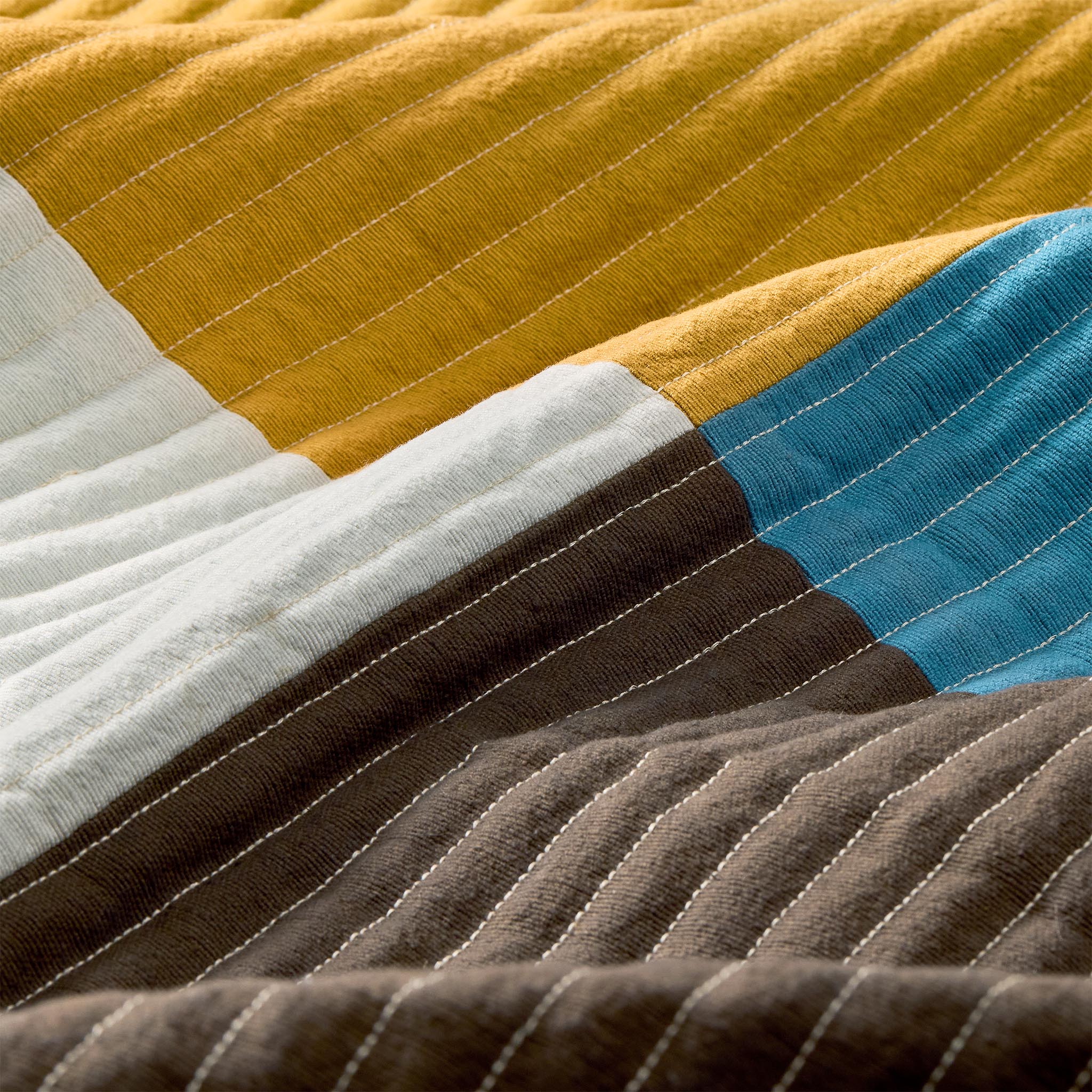 Colorblock Patchwork Quilt - Image 2